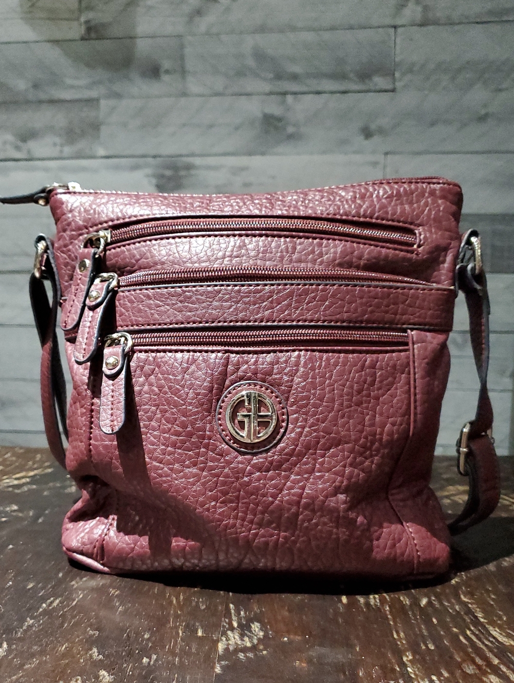 Giani Bernini Plum Textured Leather Crossbody with Logo Medallion Casual Vacay